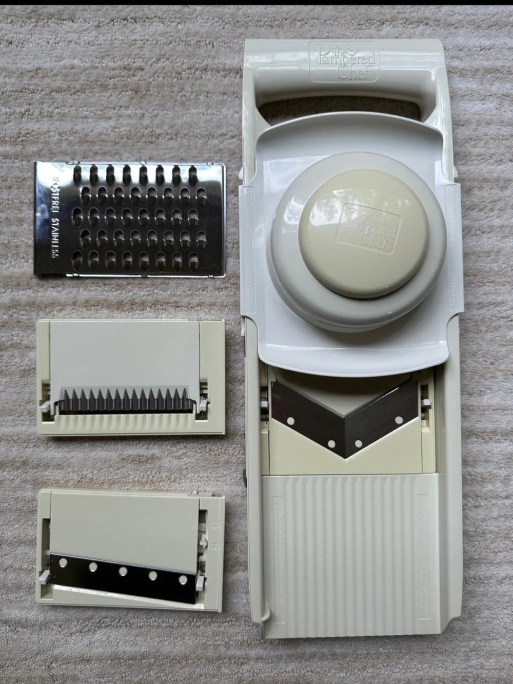 Pampered Chef Ultimate Mandoline #1109 Grater Slicer 4 Blades With Original Box